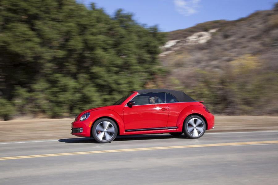  Volkswagen Beetle Cabriolet 2012 года  (фото 57 из 107)